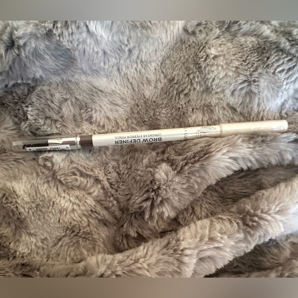 TRUE + LUSCIOUS Brow Definer eyebrow pencil in Taupe New! - Picture 4 of 6